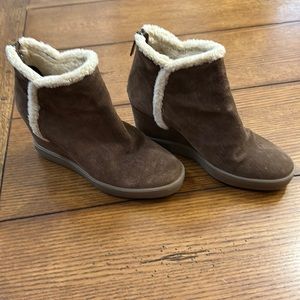 Aquatalia chestnut fur lined boots 8.5
